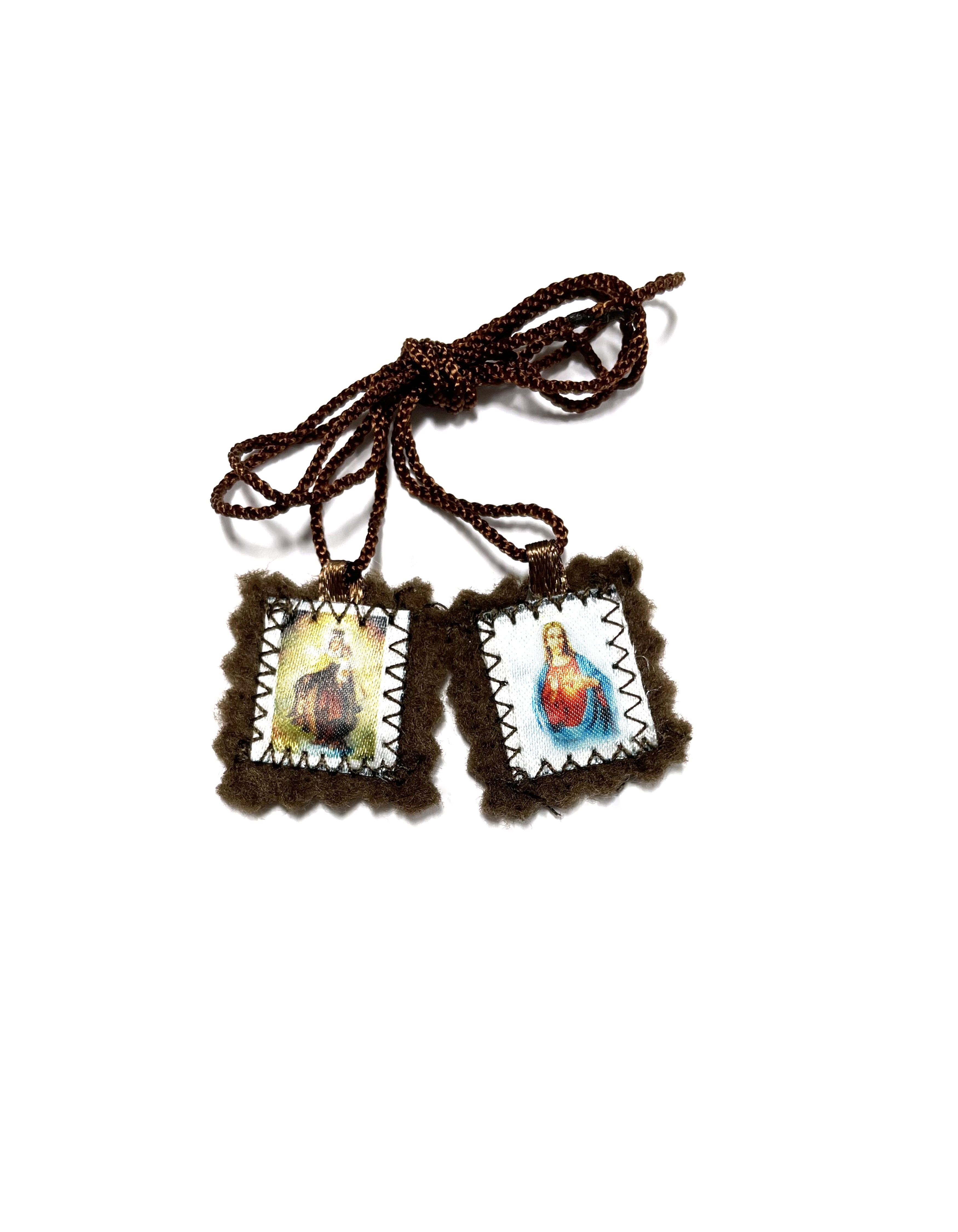 Wool traditional scapular of Our Lady of Mt Carmel. Escapulario de paÃ±o tradicional de La Virgen del Carmen