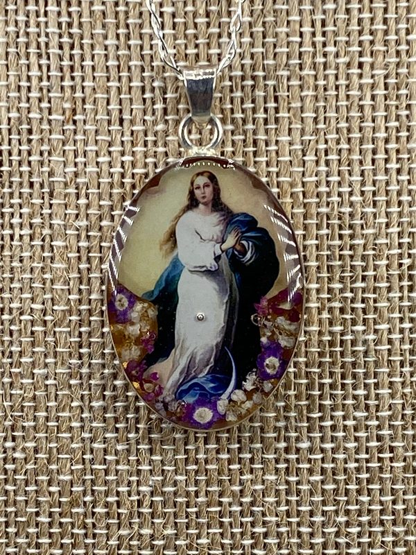 The Immaculate Conception / La Inmaculada Concepcion - Guadalupe Collection - Oval