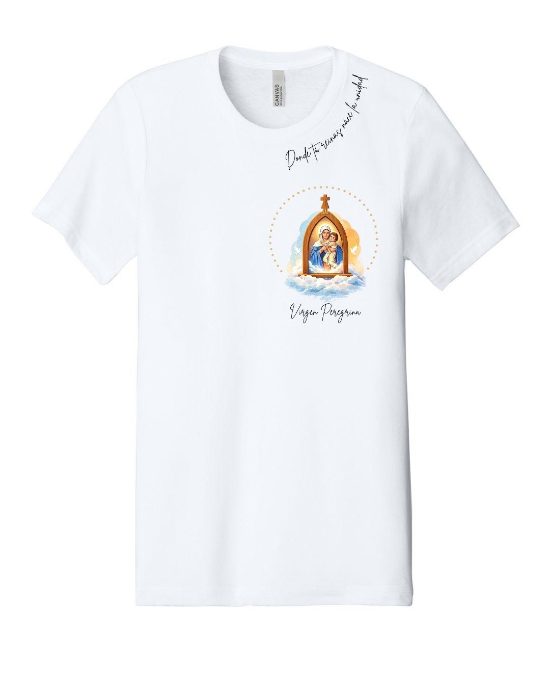 Virgen Peregrina "Donde Tú reinas nace la unidad" Unisex Short Sleeve T-Shirt