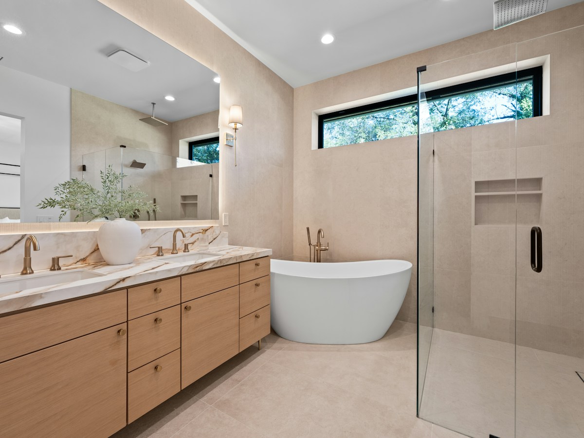 Bathroom cabinetry